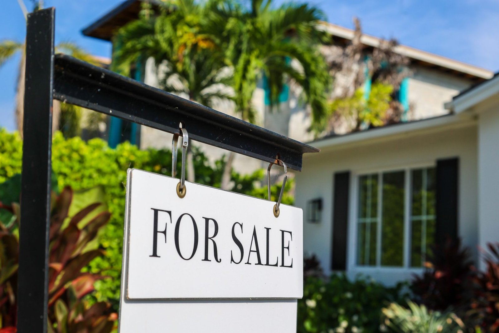 A man let ChatGPT sell his home. It beat every agent’s estimate by $100K—and closed in 5 days 