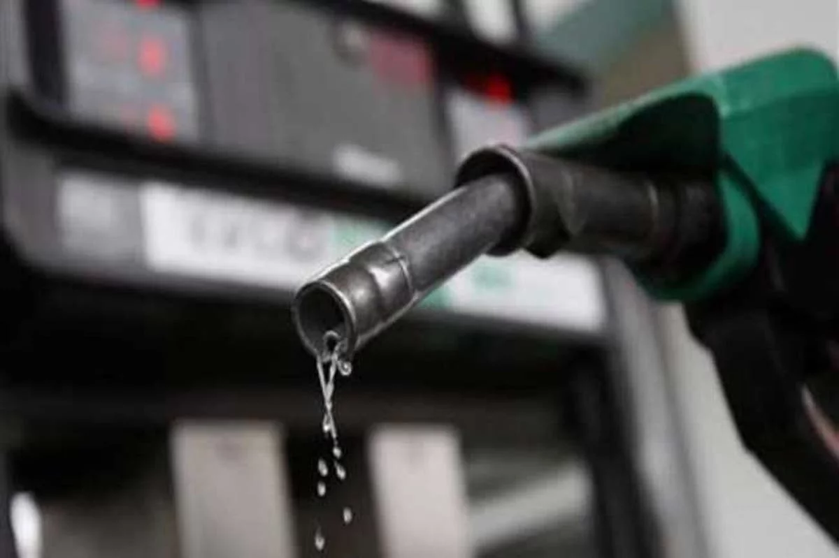 BREAKING: Nigerian filling stations reduce fuel price 